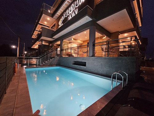Peloton Inn