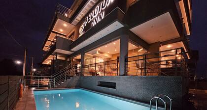 Peloton Inn