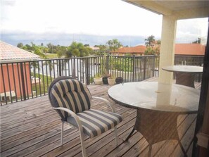 Outdoor dining - 2 bed/3 bath/ 2nd floor Beautiful Waterfront Condo.  (Punta Gorda)