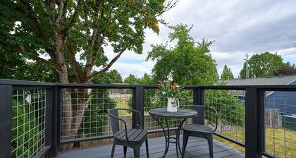 Half-Pint Farmhouse in Historic Downtown McMinnville
