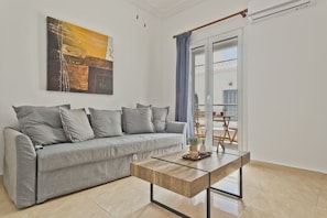 TV - Captain Ilias Apartment 1 (Karpathos)