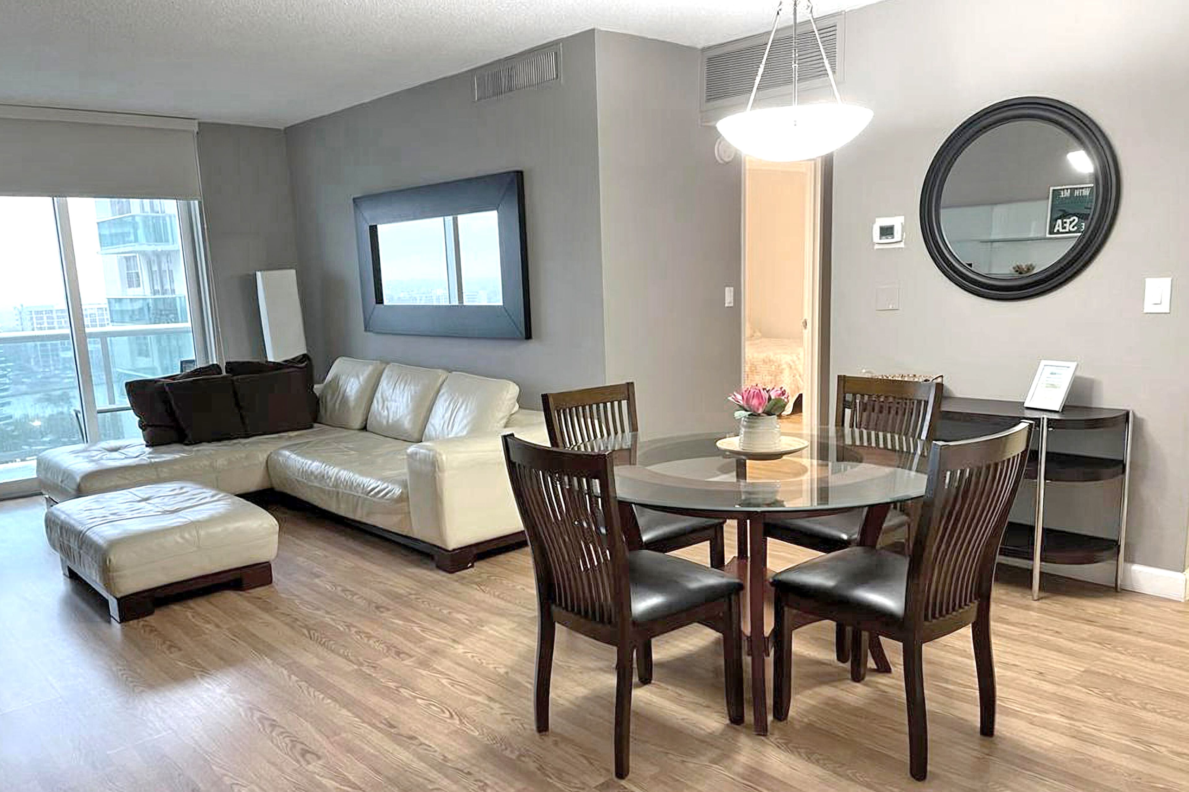 THE TIDES-GREAT APARTMENT ON BEACH!! POOL, GYM, WIFI, PARKING. 1 BED 1 BATH
