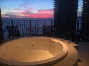 Standard Apartment | 3 bedrooms, in-room safe, individually decorated, individually furnished