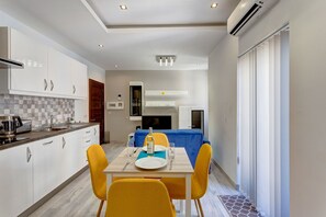 Refrigerador, microondas, horno, tostadora