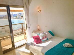 1 slaapkamer, een bureau, een strijkplank/strijkijzer, wifi