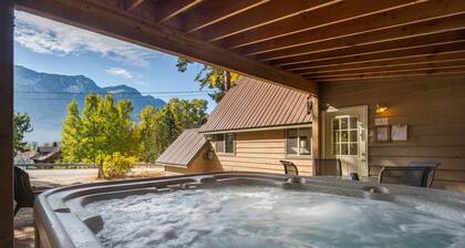 Lake & forest-view chalet with private hot tub - dog-friendly