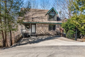 Exterior - Cockadoodle House (Pigeon Forge)