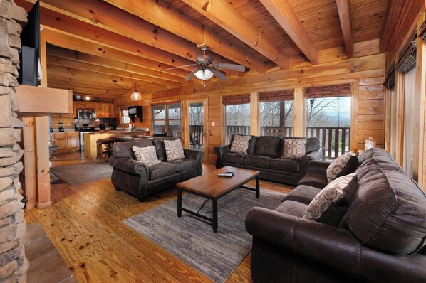 Smart TV, chimenea y videojuegos 