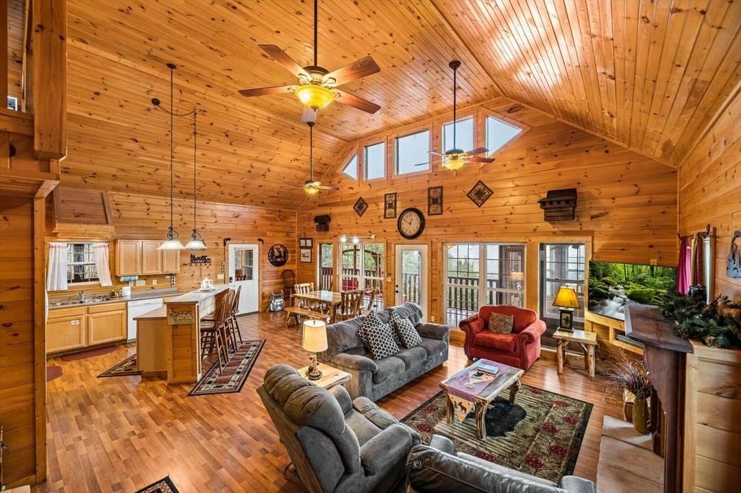 Smart-TV, Kamin, Bücher