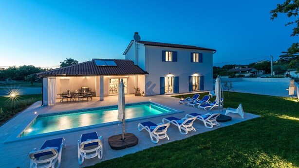 A two-story house with a swimming pool, outdoor seating, and a covered patio area. - Villa Klara in Klarići (Klarići)