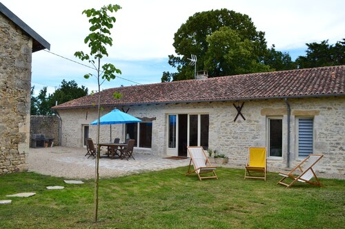 Charmantes Ferienhaus für 10 Personen, privater Pool, umzäunter Garten