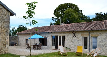 Charmantes Ferienhaus für 10 Personen, privater Pool, umzäunter Garten