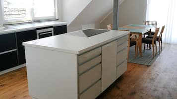 Kühlschrank, Ofen, Herdplatte, Geschirrspüler