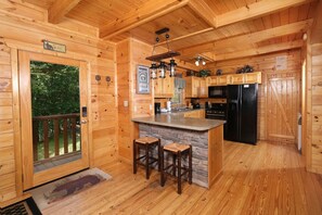 Fridge, microwave, oven, stovetop - Livin the Dream (Gatlinburg)