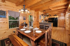 Dining - Livin the Dream (Gatlinburg)