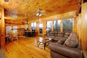 TV, fireplace, video games - Elk Lodge (Pigeon Forge)