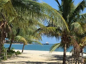 Am Strand, Liegestühle, Strandtücher