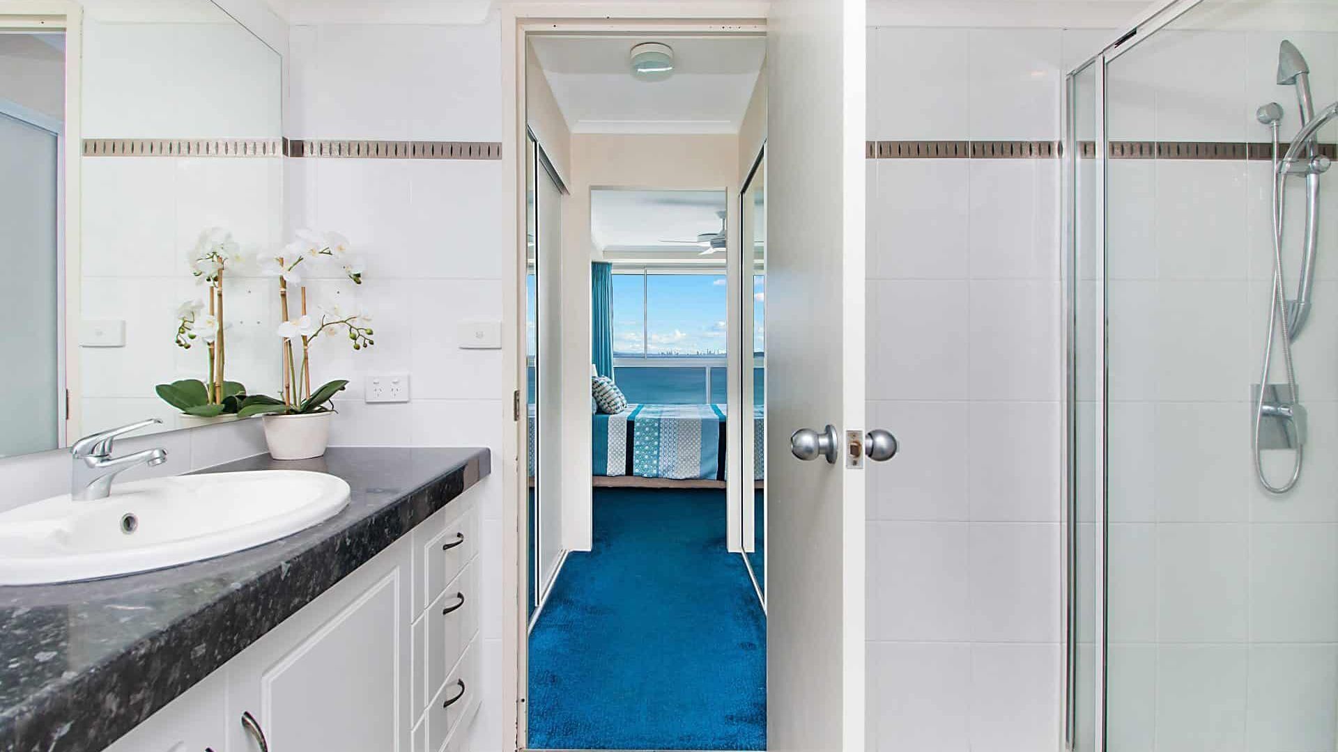 Ocean Plaza 1466 - Coolangatta Beachfront - Min. 3 Night Stays! — image 10