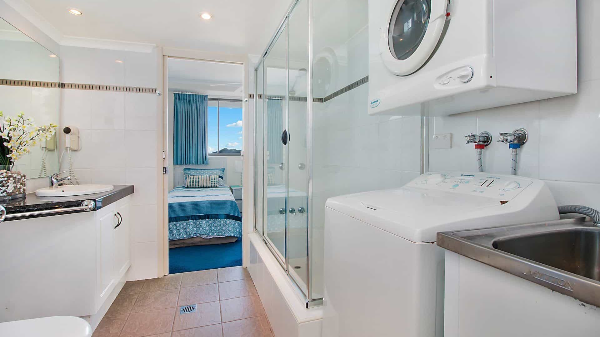 Ocean Plaza 1466 - Coolangatta Beachfront - Min. 3 Night Stays! — image 2