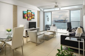 Smart TV, computer monitors