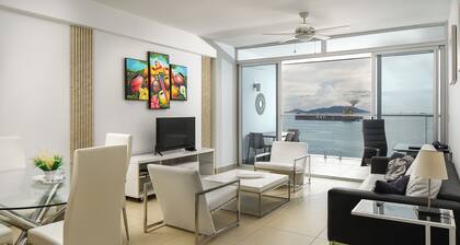 PANAMA CANAL & PANAMA CITY - FULL OCEANFRONT APARTMENT