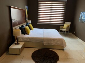 3 bedrooms, iron/ironing board, travel cot, WiFi - Luxuriously furnished modern home with open-plan design. Tema Spintex (Tema)