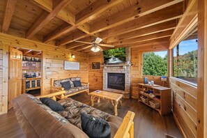 Smart TV, fireplace