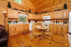 Fridge, microwave, oven, stovetop - Above and Beyond: Elevate Your Mountain Escape (Sevierville)