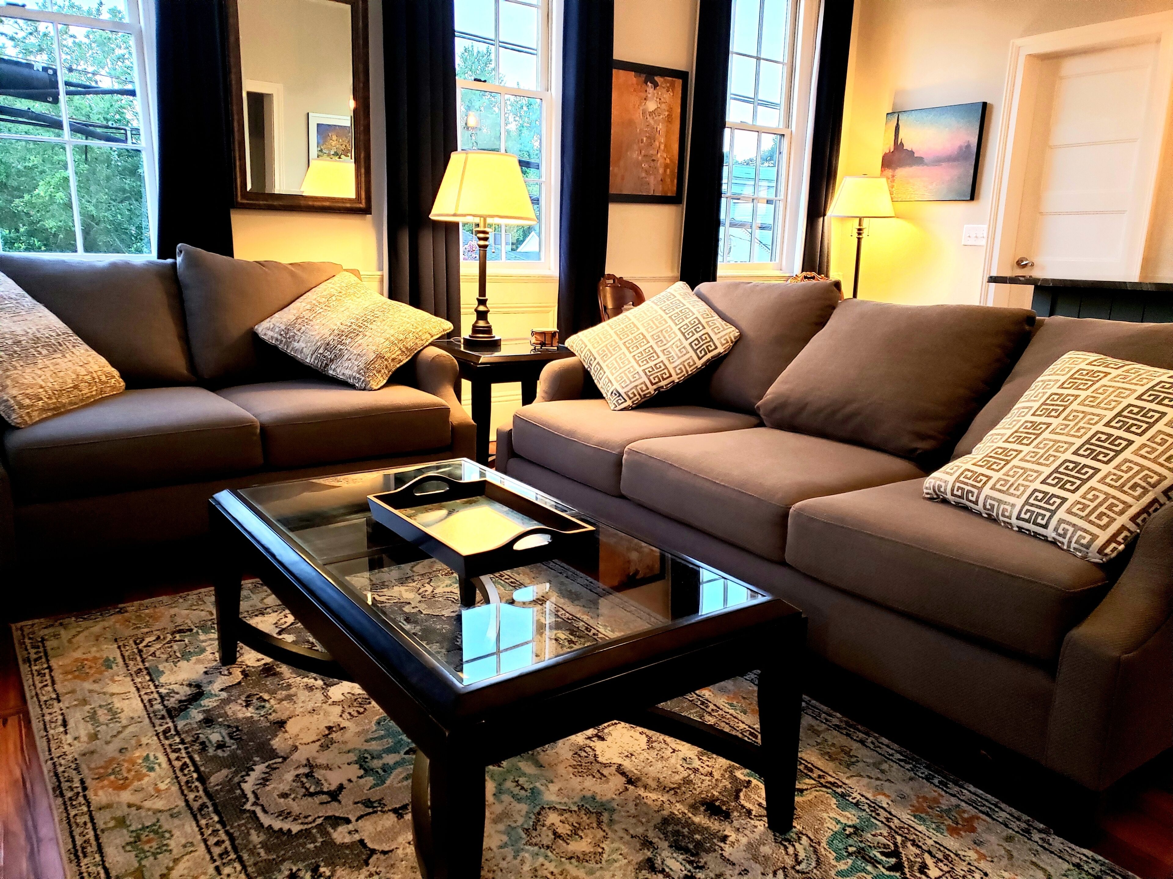 Stylish, Comfortable, Downtown Charmer