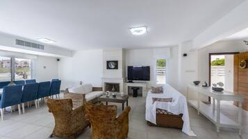 Biệt thự, 5 phòng ngủ, hồ bơi riêng | Phòng khách | TV màn hình phẳng, đầu đĩa DVD