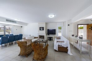 빌라, 침실 5개, 전용 수영장 | 거실 | 평면 TV, DVD 플레이어