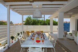 Outdoor dining - Protaras Villa Serifos By The Sea (Paralimni)