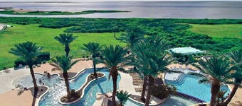 This house is a 5 bedroom(s), 5.5 bathrooms, located in Galveston, TX.