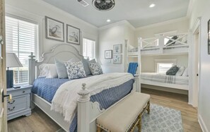 5 bedrooms, iron/ironing board, free WiFi, bed sheets - This house is a 5 bedroom(s), 5.5 bathrooms, located in Galveston Texas, TX. (Galveston)