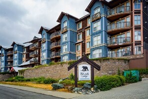 Exterior - On Mount Washington Slopeside Studio (Courtenay)