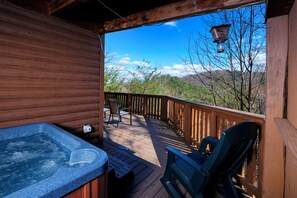 Outdoor spa tub - A Mountain Hideaway | By Colonial Properties (Sevierville)