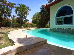 2 outdoor pools