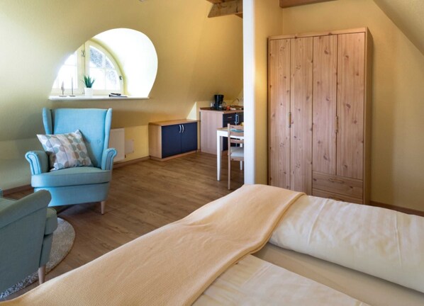 1 bedroom, in-room safe, WiFi, bed sheets