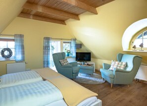 1 bedroom, in-room safe, WiFi, bed sheets
