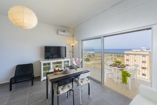 Apartment, 2 Bedrooms, Sea View | Living area