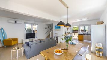 Villa, 3 Bedrooms, Private Pool | In-room dining