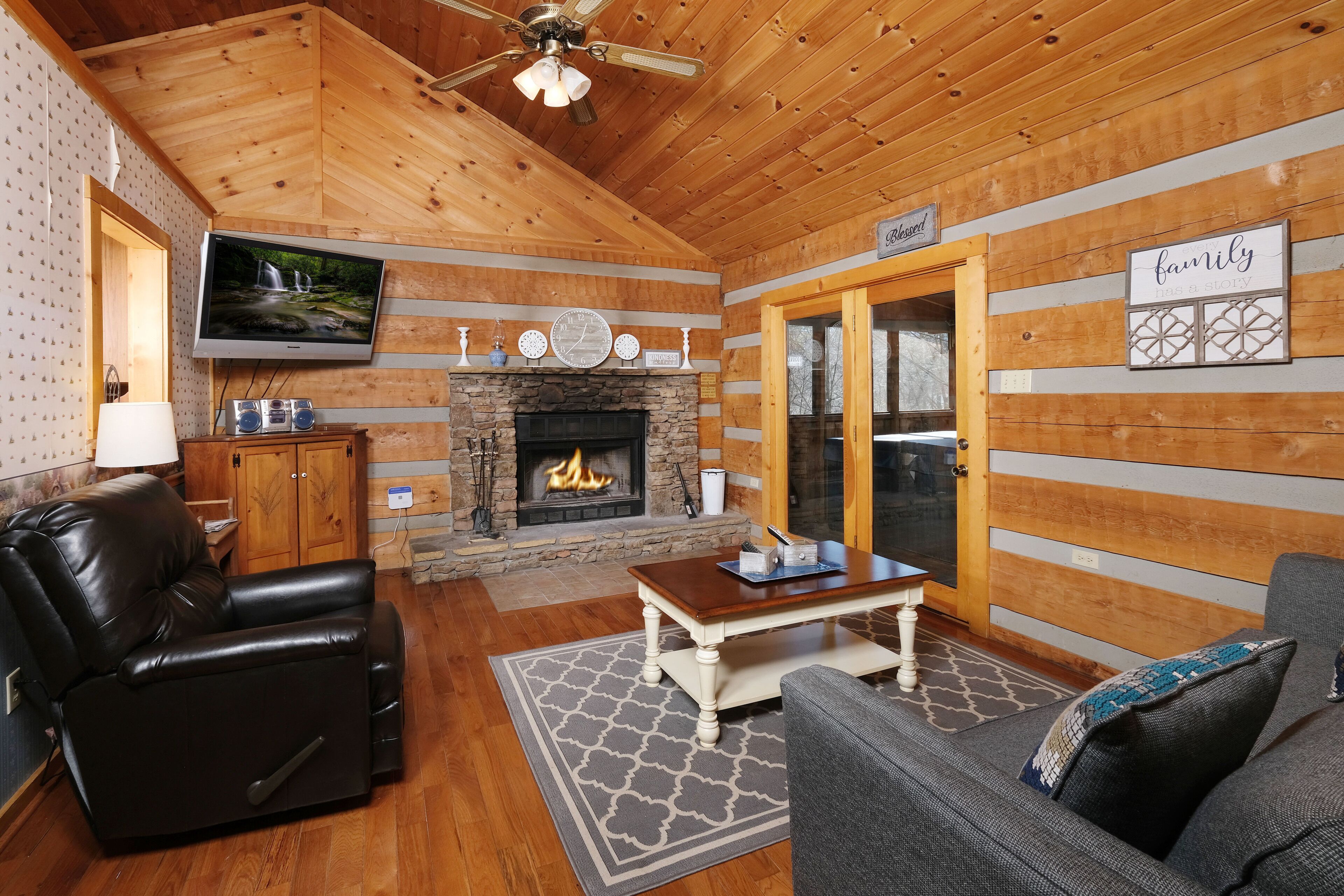 テ レビ、暖炉、テレビゲーム