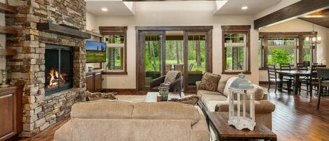 Smart TV, lareira, videogames, DVD player