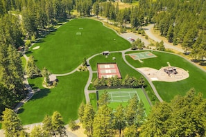An aerial view of a golf course with multiple greens, a tennis court, and a baseball diamond. - Great VALUE on the 17th Tee! Sunnyside Lodge | Hot Tub | Game Room (Cle Elum)