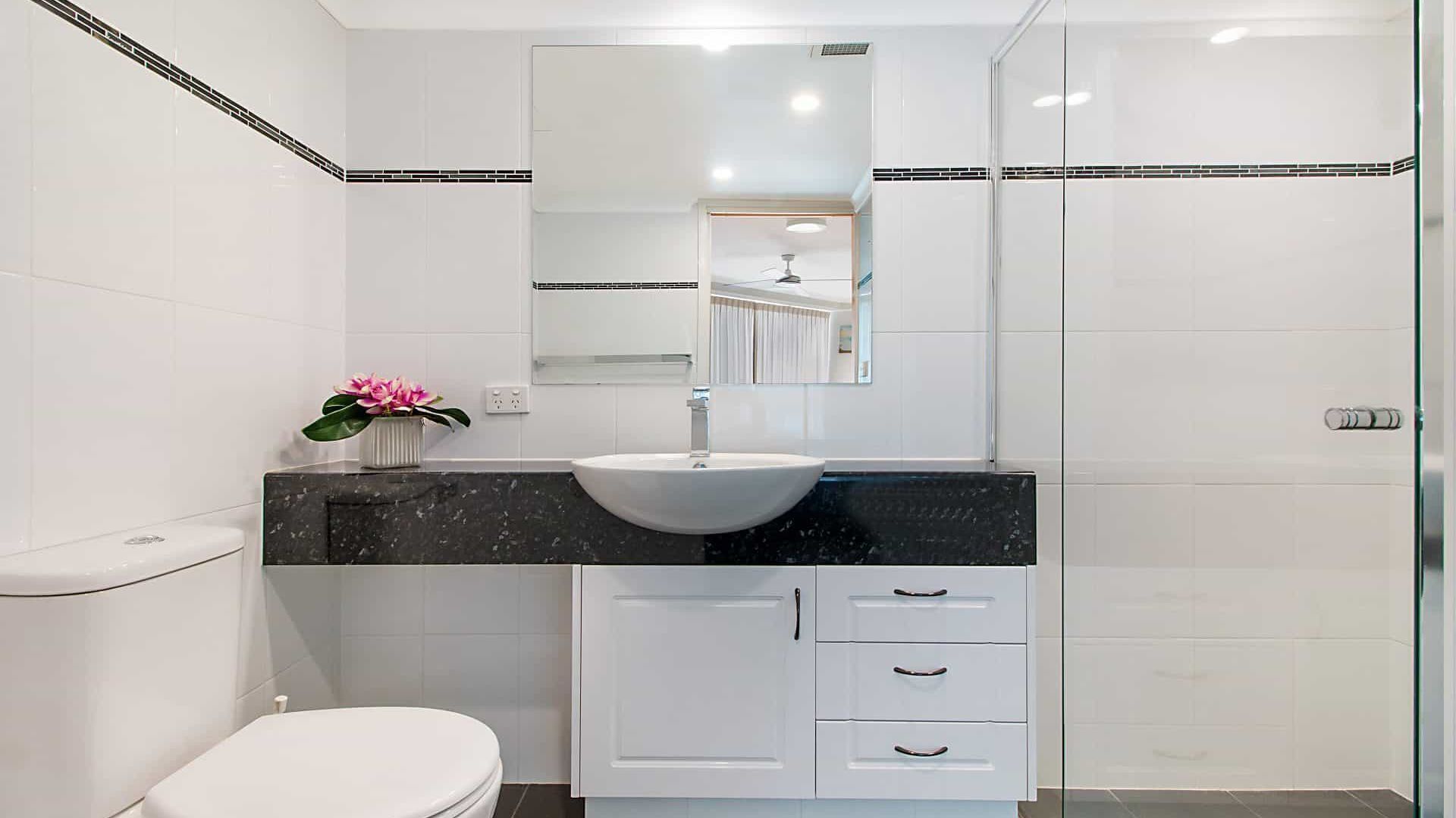 Ocean Plaza 1467 - Coolangatta Beachfront - Min. 3 Night Stays! — image 9