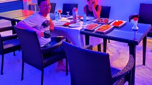 Tägliches inbegriffenes kontinentales Frühstück