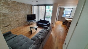 럭셔리 타운홈 | 거실 공간 | 스마트 TV, 넷플릭스, 바닥 난방/온돌