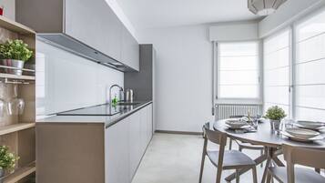 Fridge, stovetop, dishwasher, coffee/tea maker