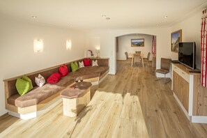 TV - (5) Ferienwohnung für 1-6 Personen ( 103 qm, EG) (Bernau am Chiemsee)