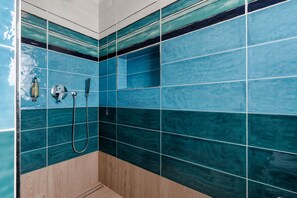 Shower, hair dryer, bidet, towels - "TULIPANO" Charming Apartment with Pool on Lake Garda (Lazise, Verona)